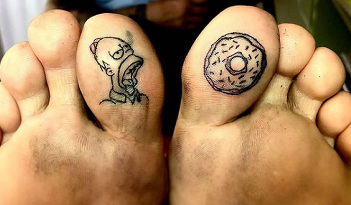 5 ideias de títulos:
1. Tatuagem no Dedo: Guia Completo de Estilos e Cuidados
2. Os Riscos e Benefícios da Tatuagem no Dedo: O Que Você Precisa Saber
3. Tatuagens Delicadas no Dedo: Inspirações e Manutenção
4. Tatuagem de Aliança no Dedo: Uma Alternativa Moderna
5. Dor