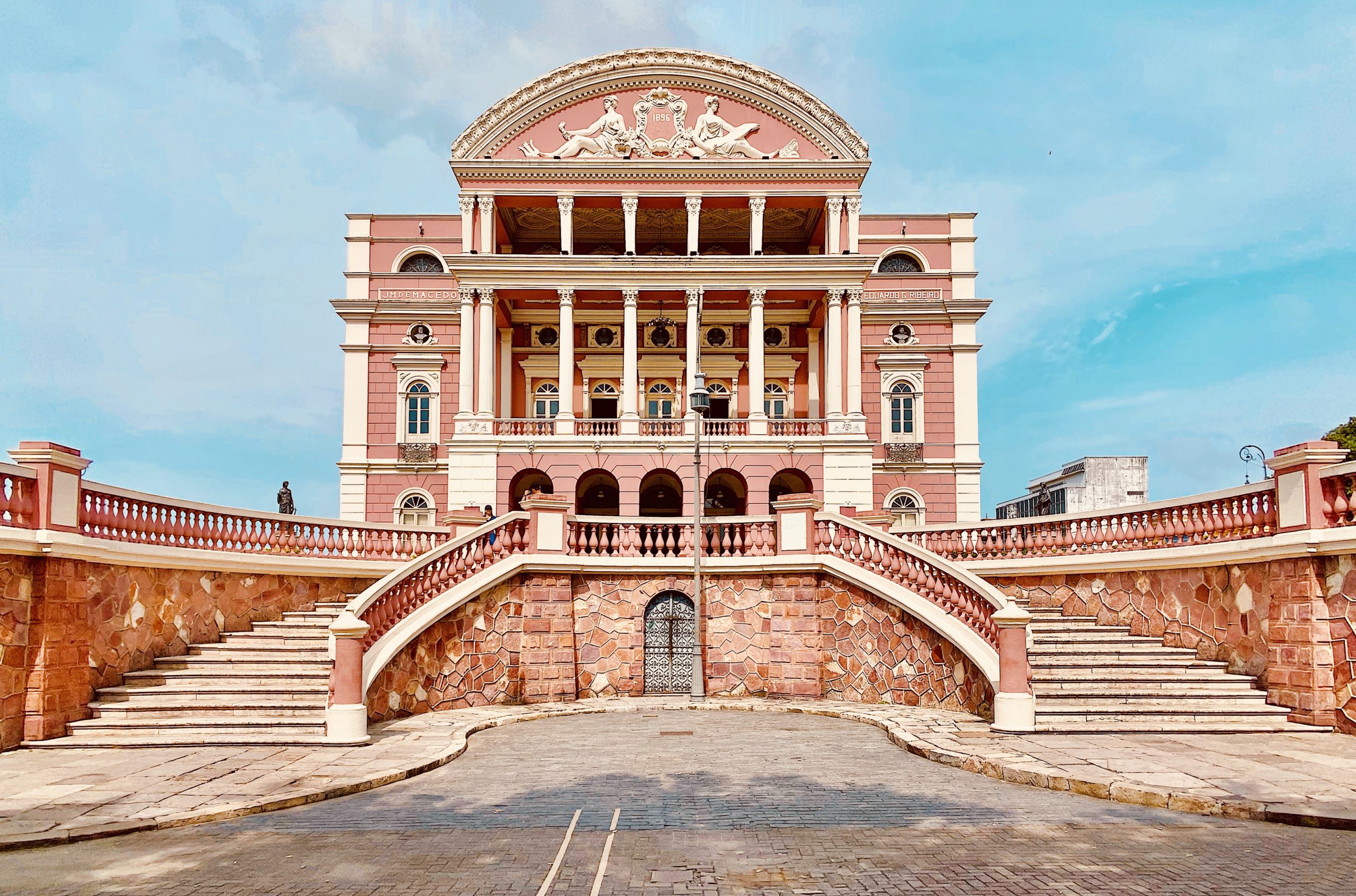 A história fascinante do Teatro Amazonas e sua arquitetura