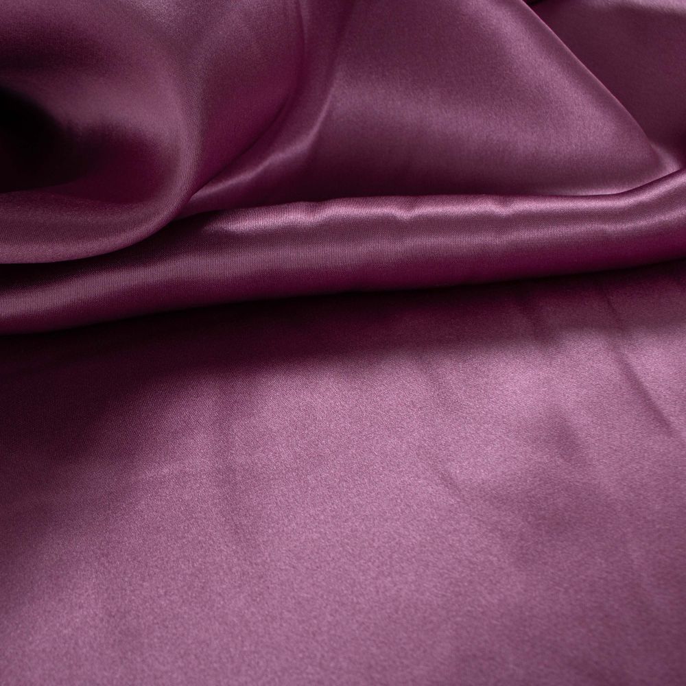 Os Mitos e Verdades sobre a Seda no Verão: É Fresca ou Esquenta?