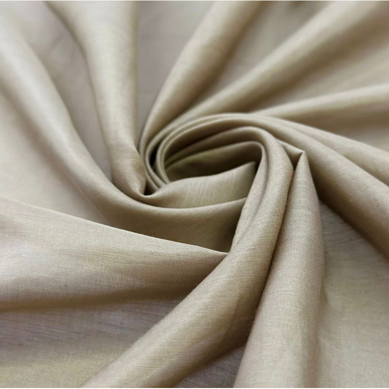 Seda Pura vs. Cetim de Poliéster: Entenda as Diferenças e Vantagens