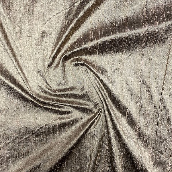 Os Mitos e Verdades sobre a Seda no Verão: É Fresca ou Esquenta?