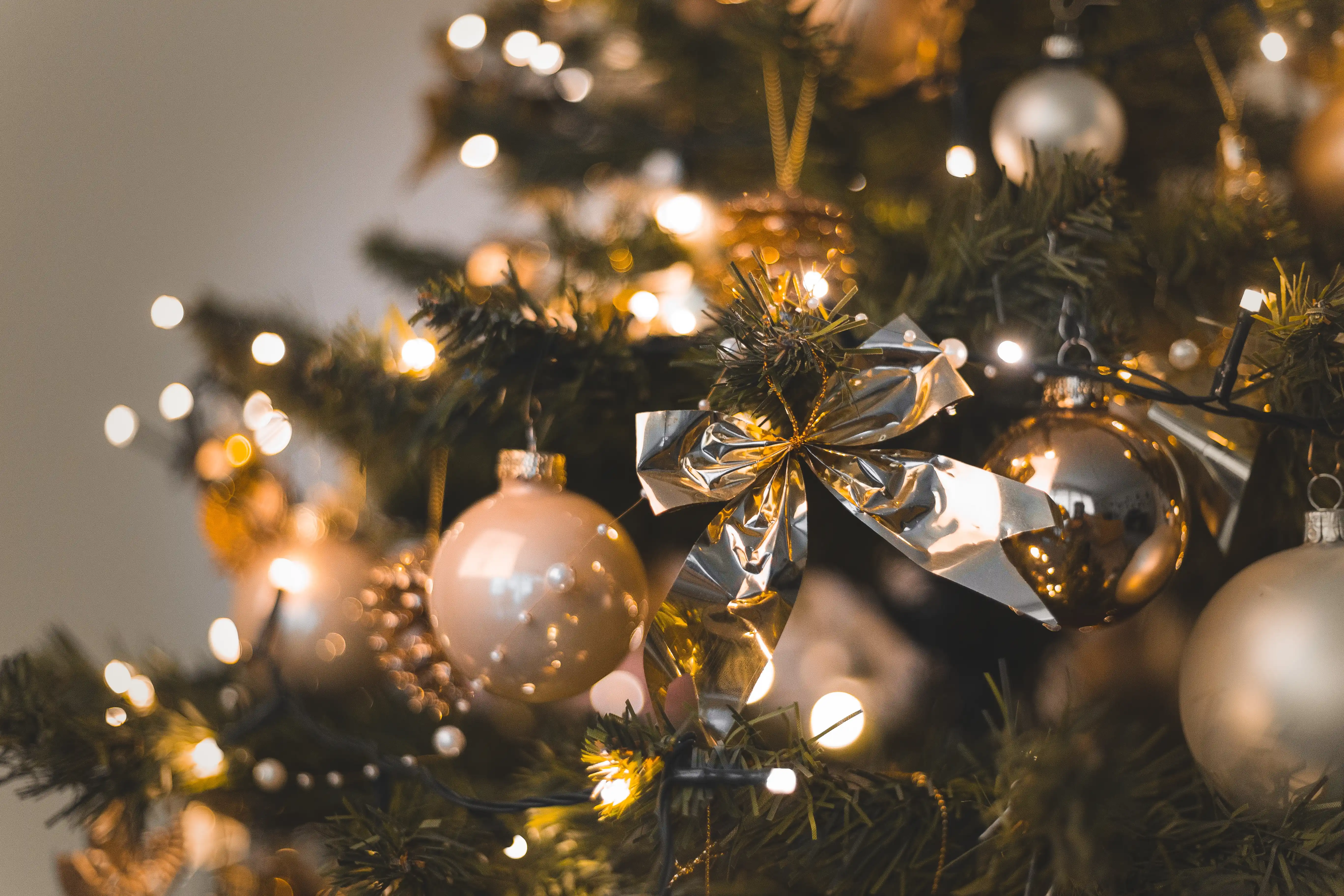 tendência de decoração de árvore de natal 2025