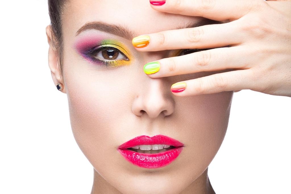 Soft Glam vs. Full Glam: Qual Estilo Escolher para Sua Próxima Festa?