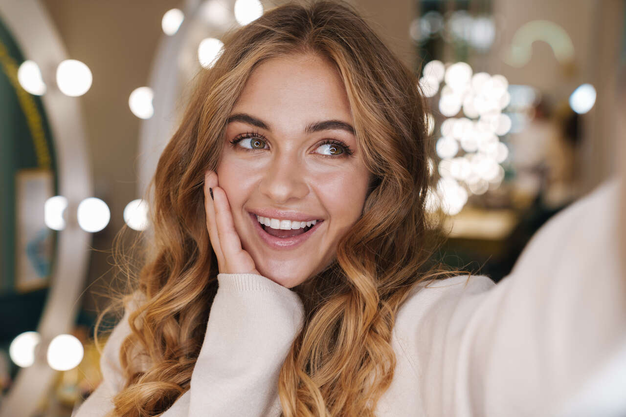 5 Ideias de Títulos para um Artigo sobre Tons de Loiro:
1. Descubra o Tom de Loiro Perfeito para Você: Guia Completo de Tendências 2025/2026
2. Loiro Dourado