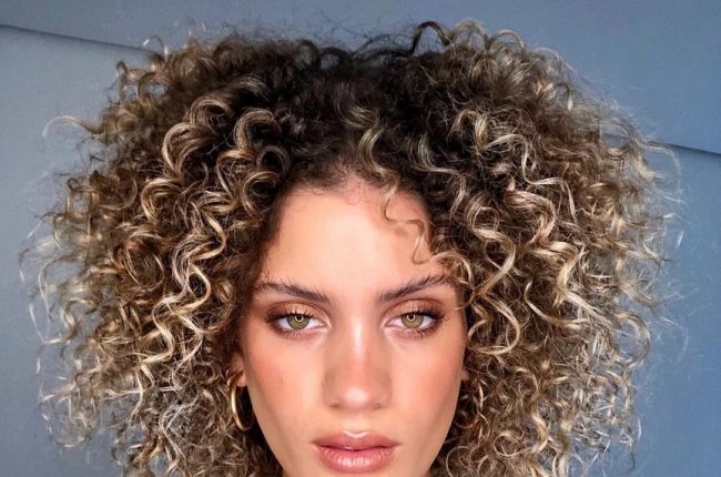 Pérola ou Cinza? Desvendando os Segredos das Mechas que Iluminam o Rosto
3. Do Quente ao Frio: As Cores de Loiro que Vão Dominar a Próxima Temporada
4. Técnicas de Aplicação de Loiro: Balayage