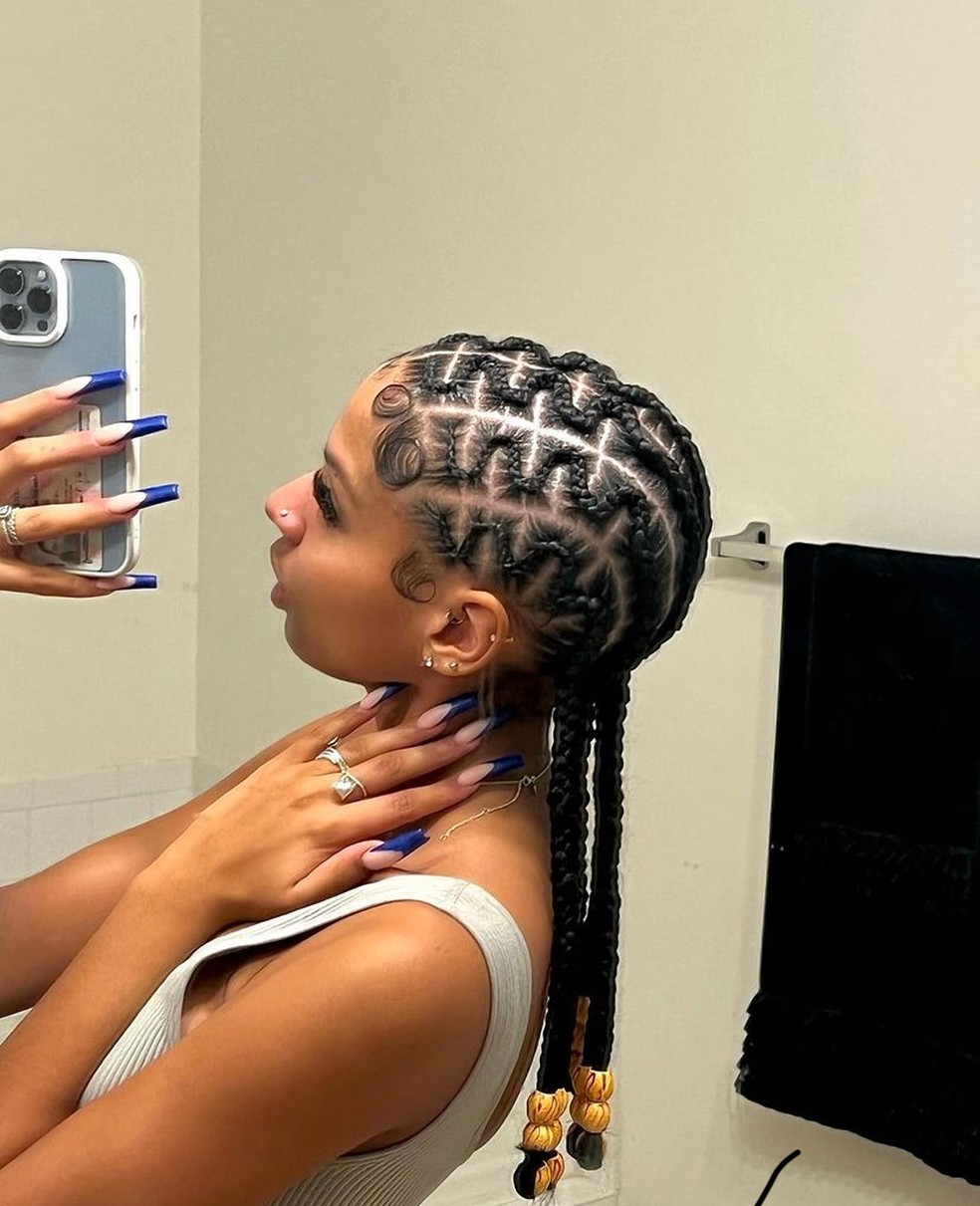 Materiais Essenciais para Tranças em Cabelos Curtos: Jumbo e Outras Extensões