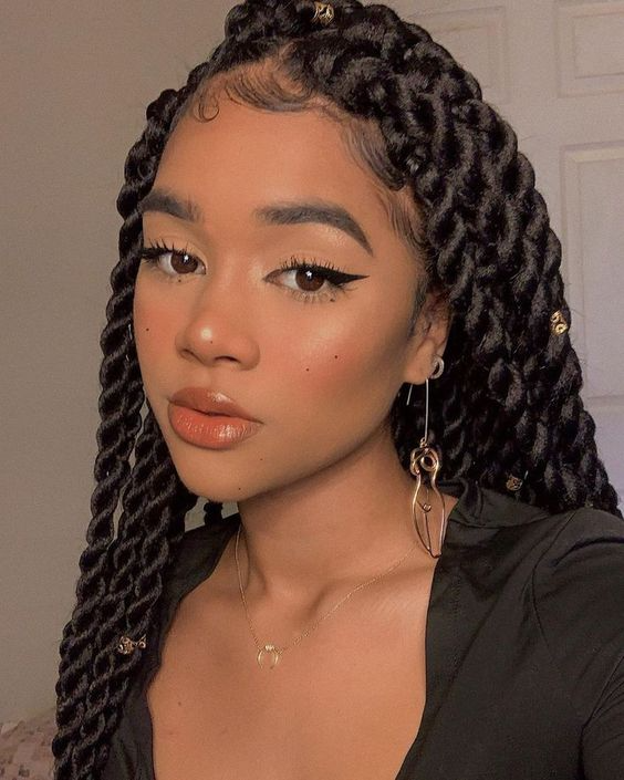 5 ideias de títulos:
1. Guia Completo: Tipos de Tranças e Como Cuidar Delas
2. Box Braids: Tudo o Que Você Precisa Saber Antes de Fazer
3. Transição Capilar com Tranças: A Solução Perfeita
4. Tendências de Tranças para 2026: Cores e Estilos que Vão Bombar
5. Como Aumentar a Durabilidade das Suas Tranças: Dicas Essenciais