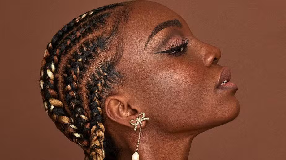 5 ideias de títulos:
1. Guia Completo: Tipos de Tranças e Como Cuidar Delas
2. Box Braids: Tudo o Que Você Precisa Saber Antes de Fazer
3. Transição Capilar com Tranças: A Solução Perfeita
4. Tendências de Tranças para 2026: Cores e Estilos que Vão Bombar
5. Como Aumentar a Durabilidade das Suas Tranças: Dicas Essenciais