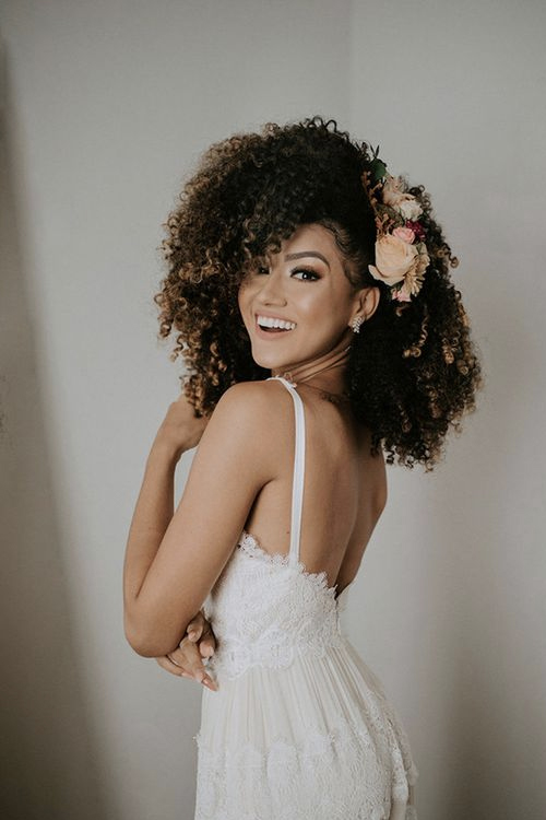 penteados de casamento para cabelo crespo com tranças