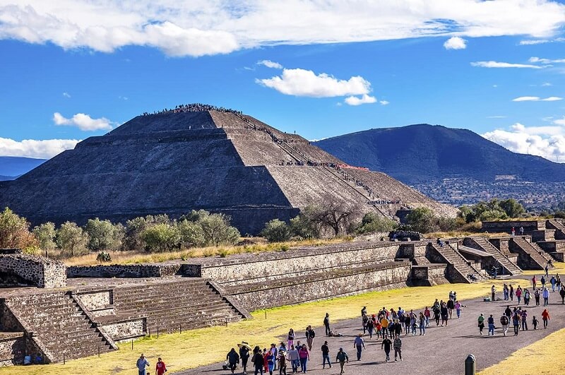 Além da Capital: Passeios de Um Dia para Teotihuacán e Xochimilco