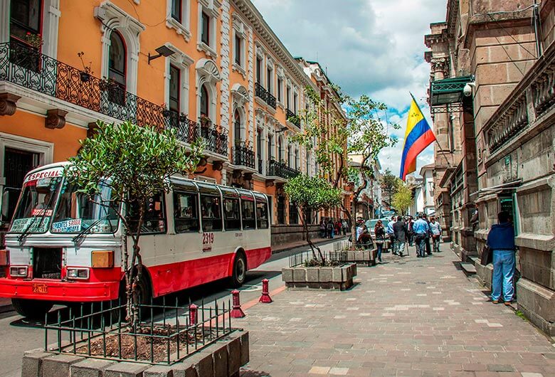 Guia completo: Documentos e vacinas para o Equador em 2026