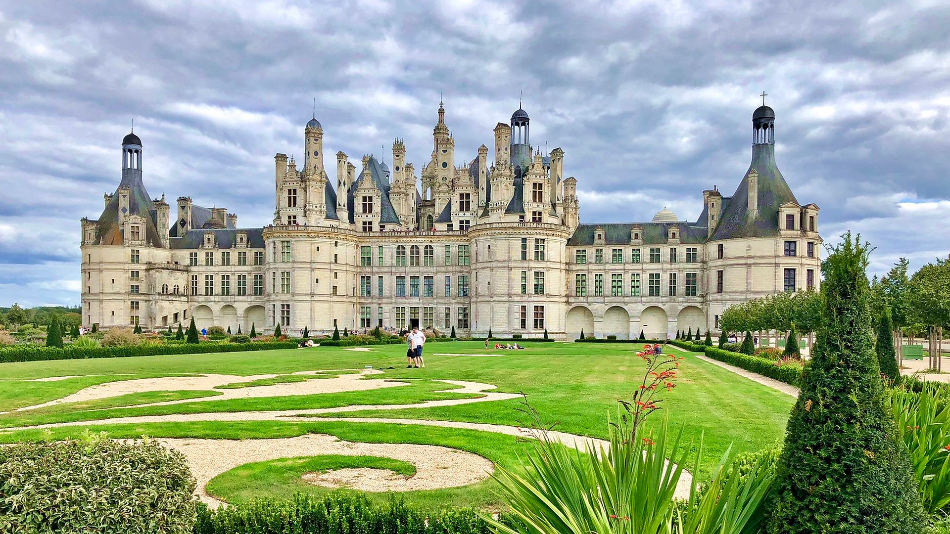 Guia Completo: Como Alugar Carro e Circular no Vale do Loire
