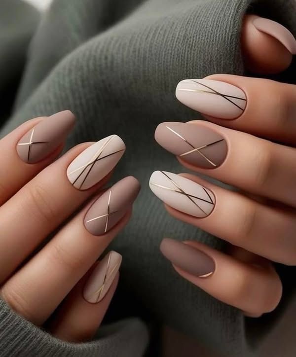 unha almond design branco