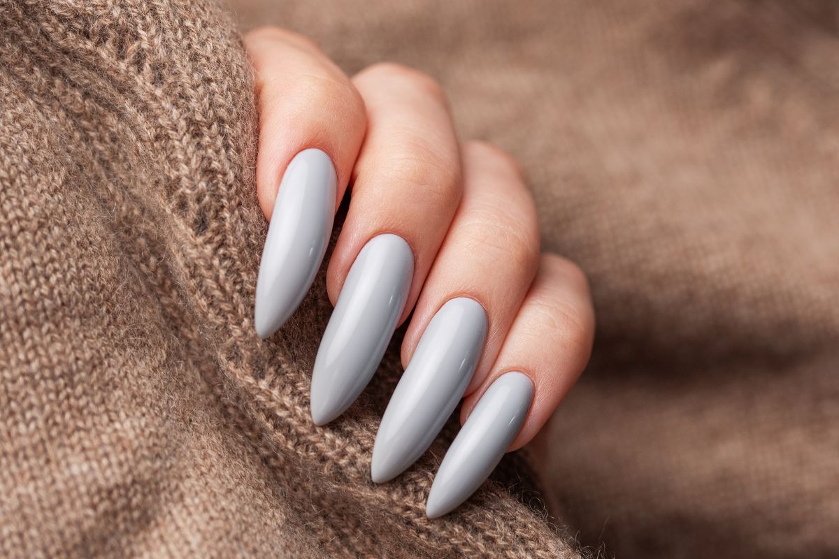 unha amendoada longa