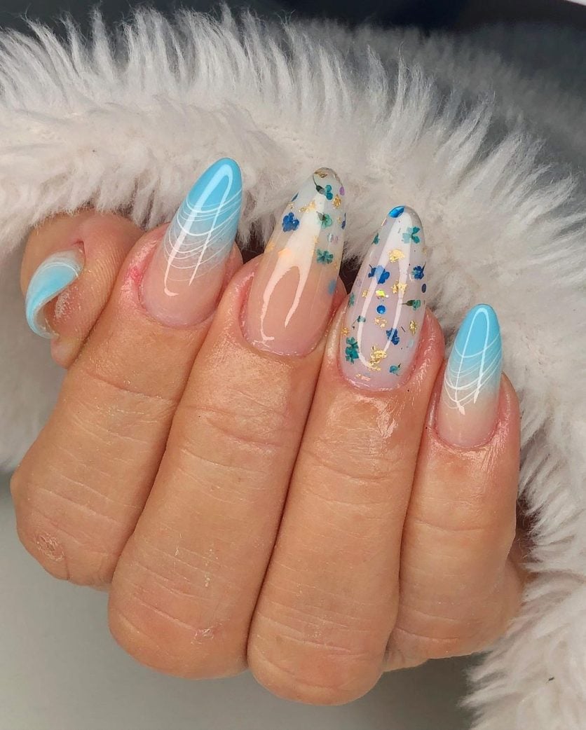 unha azul gel decorada