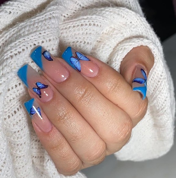 unha azul gel decorada