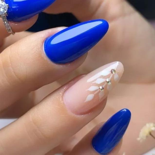 unha azul marinho gel