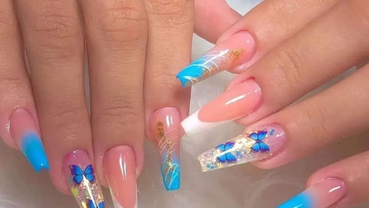 unha azul cromada gel
