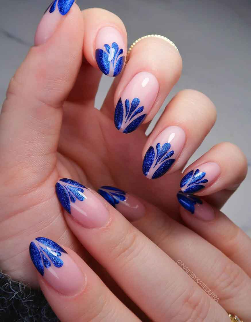 erros comuns ao combinar unhas azul e roxo