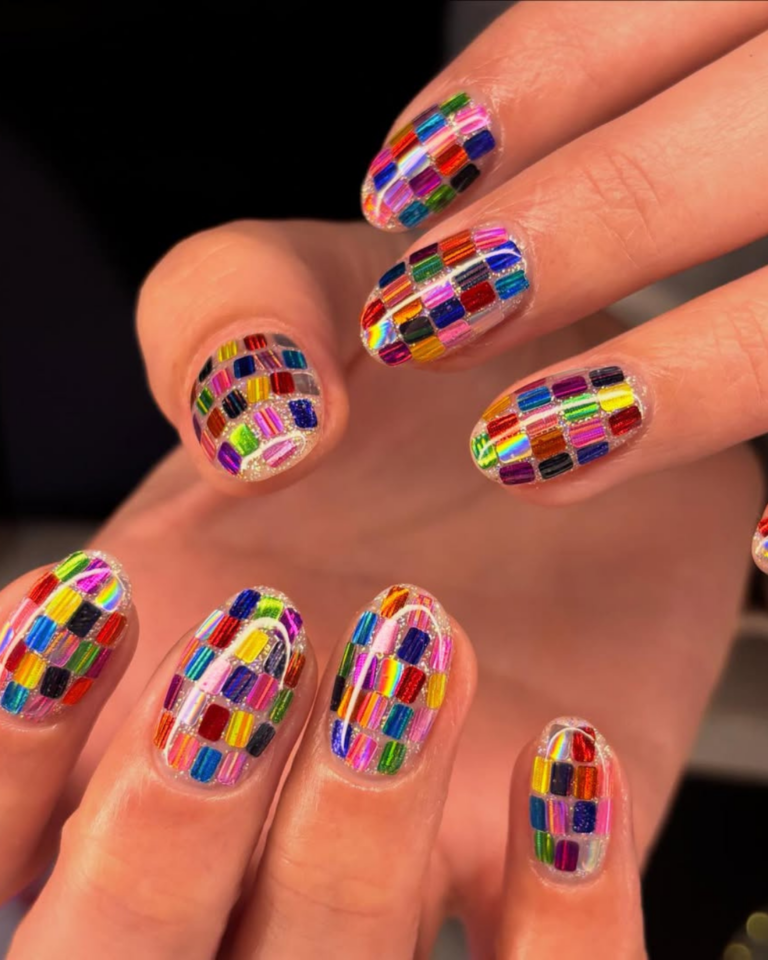 ideias de unhas decoradas para carnaval