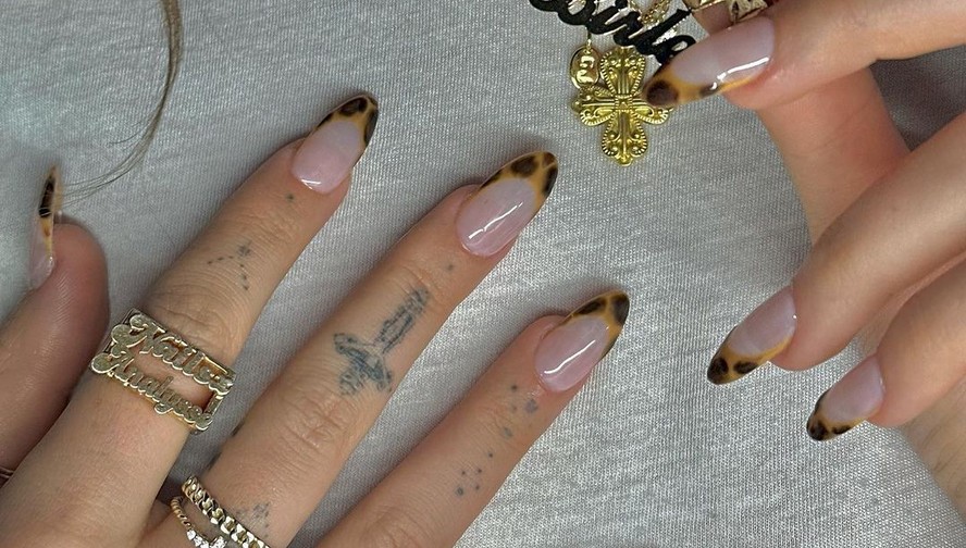 unha da mão delicada