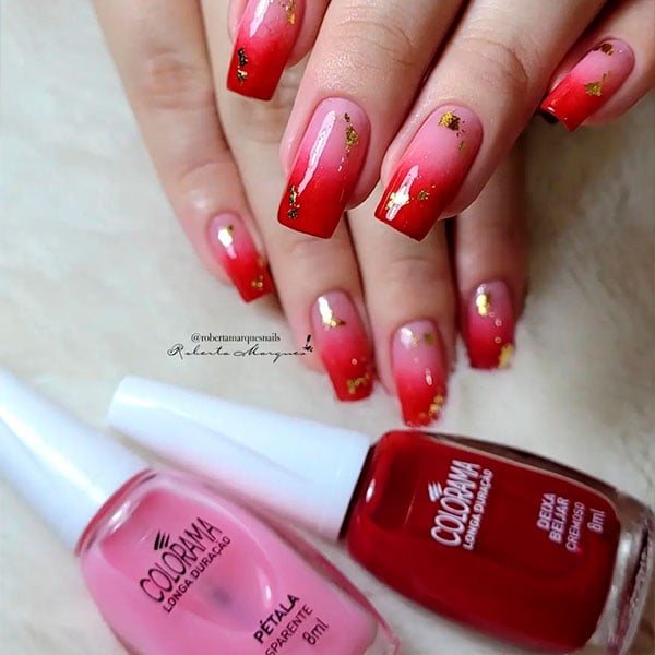 unha de gel vermelho com dourado