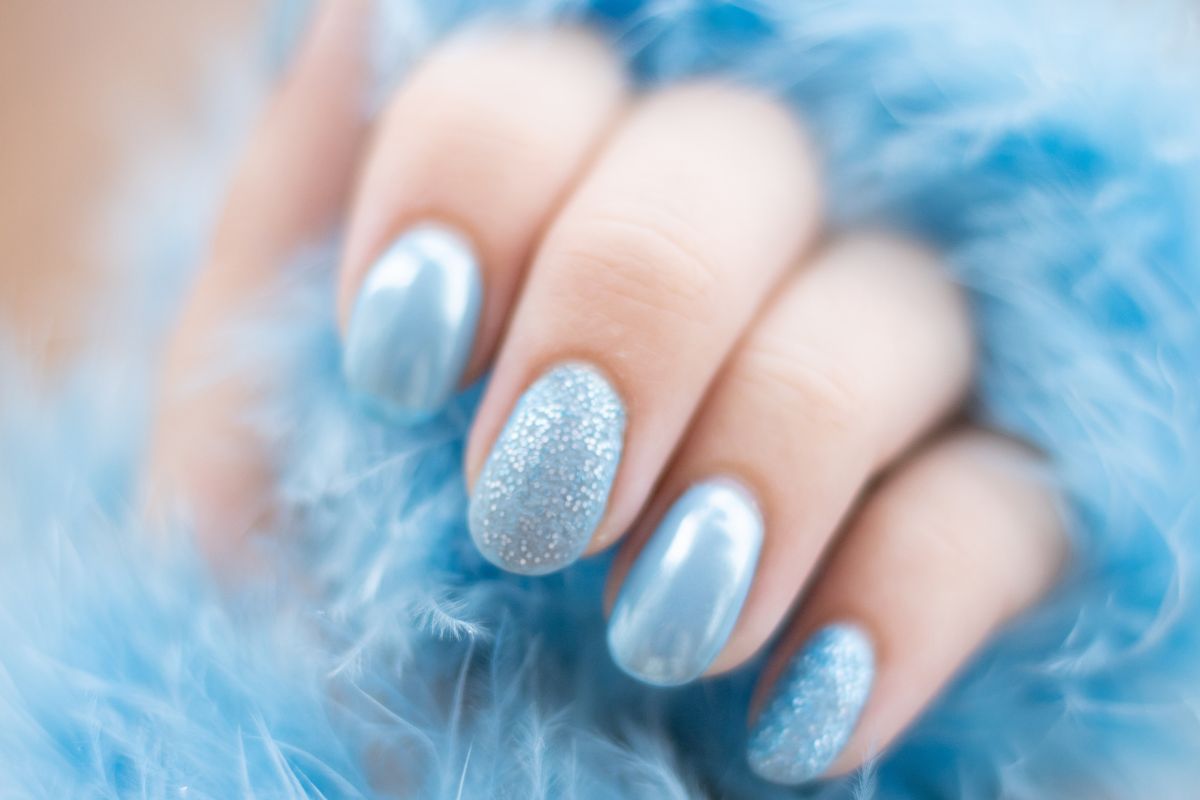 Unhas Marmorizadas com Glitter: O Passo a Passo para um Efeito Luxuoso