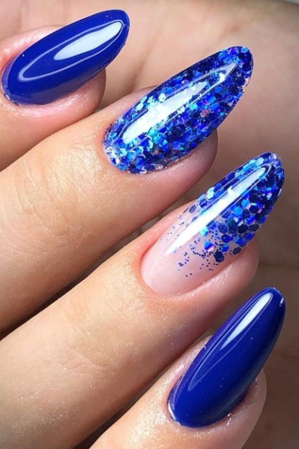 Glitter nas Unhas: Fino vs. Flocado – Qual o Melhor para Cada Ocasião?
