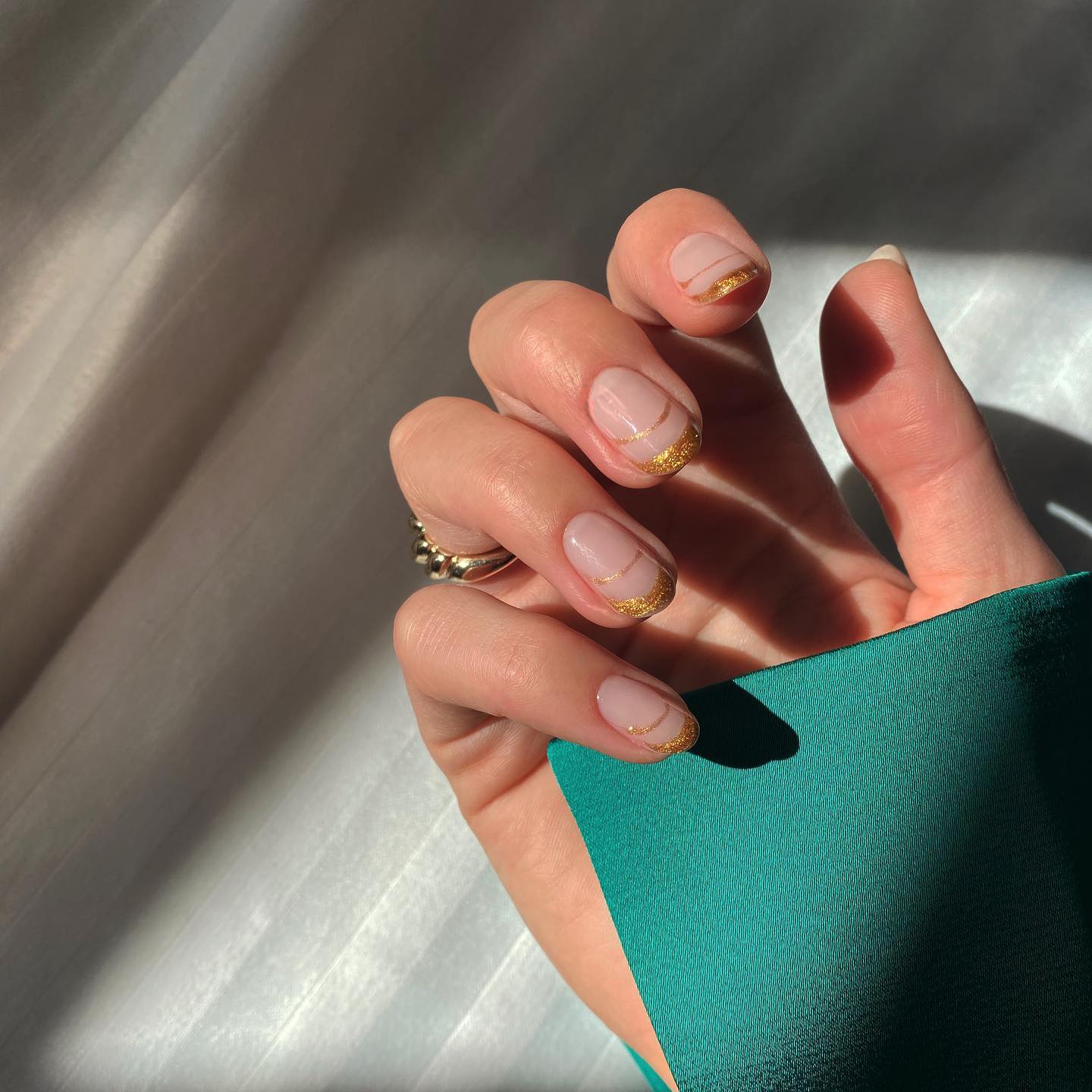 unhas com glitter reflexivo réveillon