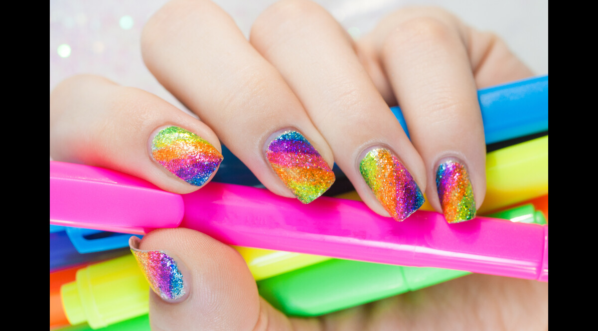 unhas curtas carnaval gel