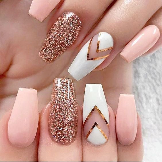 ideias de unhas em gel para ano novo com glitter