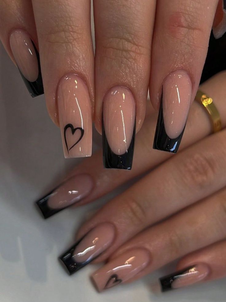 unha em gel preta bailarina