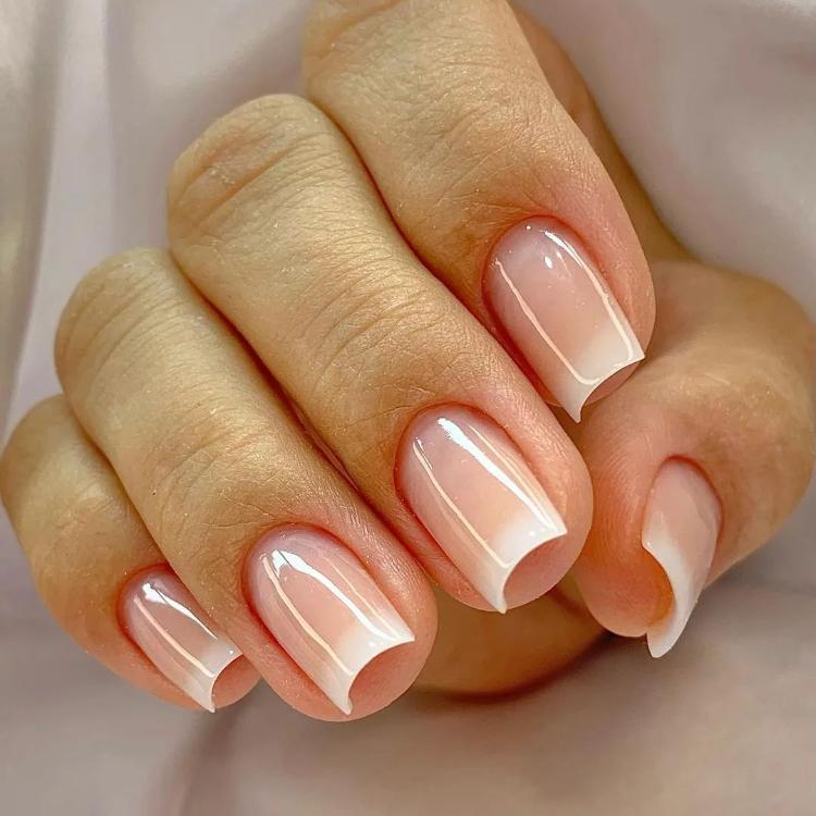 unha em gel minimalista