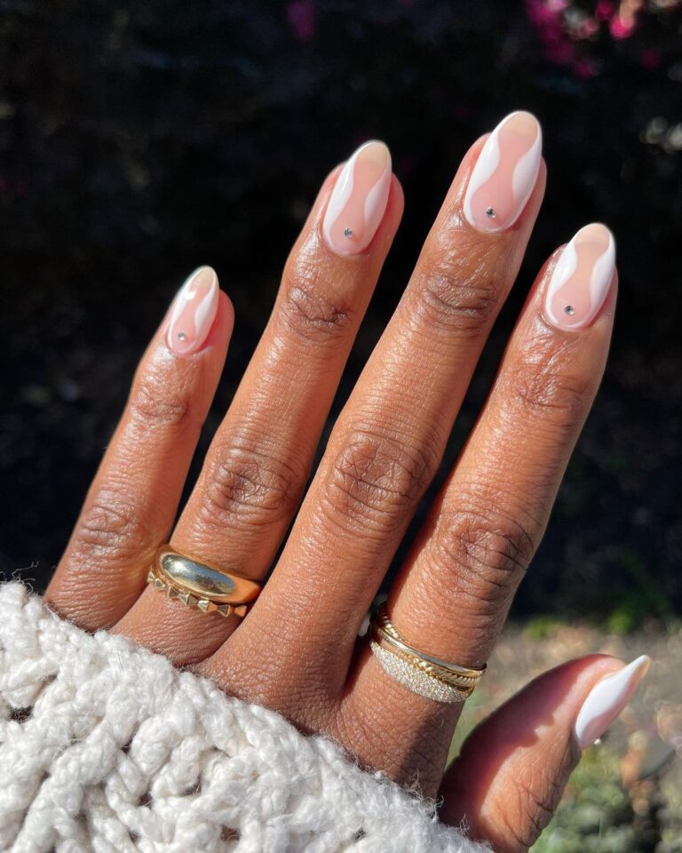 unha gel clara amendoada