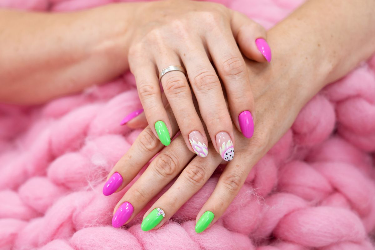 Unhas de Gel Simples com Linhas Finas