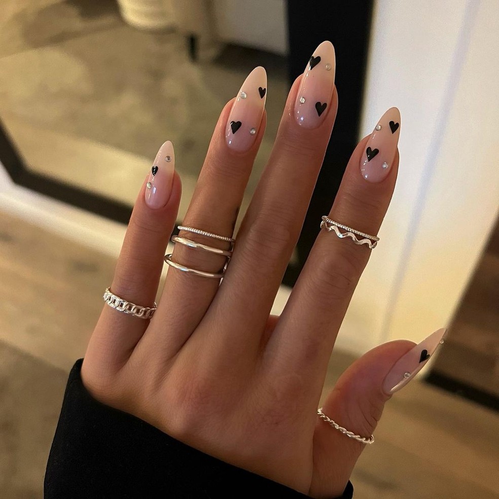unha nude minimalista