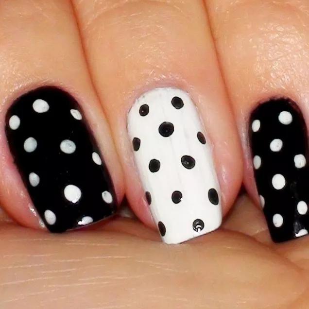 5 Ideias de Unhas Decoradas Preto e Branco para Arrasar
Como Fazer Unhas Francesinha Preta e Branca Perfeitas
Tendências de Unhas Geométricas em Preto e Branco
Unhas Minimalistas Preto e Branco: Elegância no Dia a Dia
Inspirações de Unhas Artesanais e Temáticas em Preto e Branco