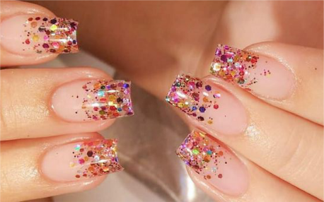 unhas com glitter carnaval