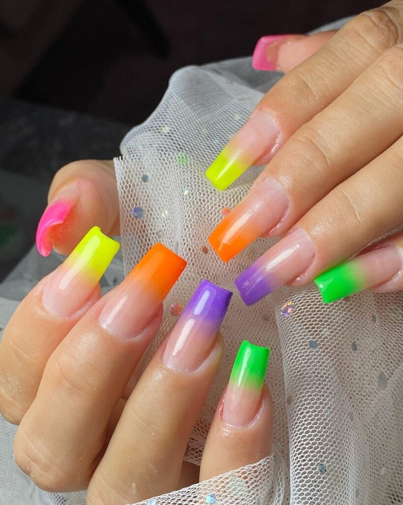 unhas com pedrarias carnaval