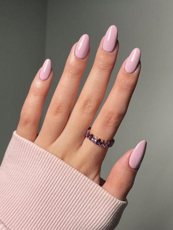 Unhas rosa claro decoradas