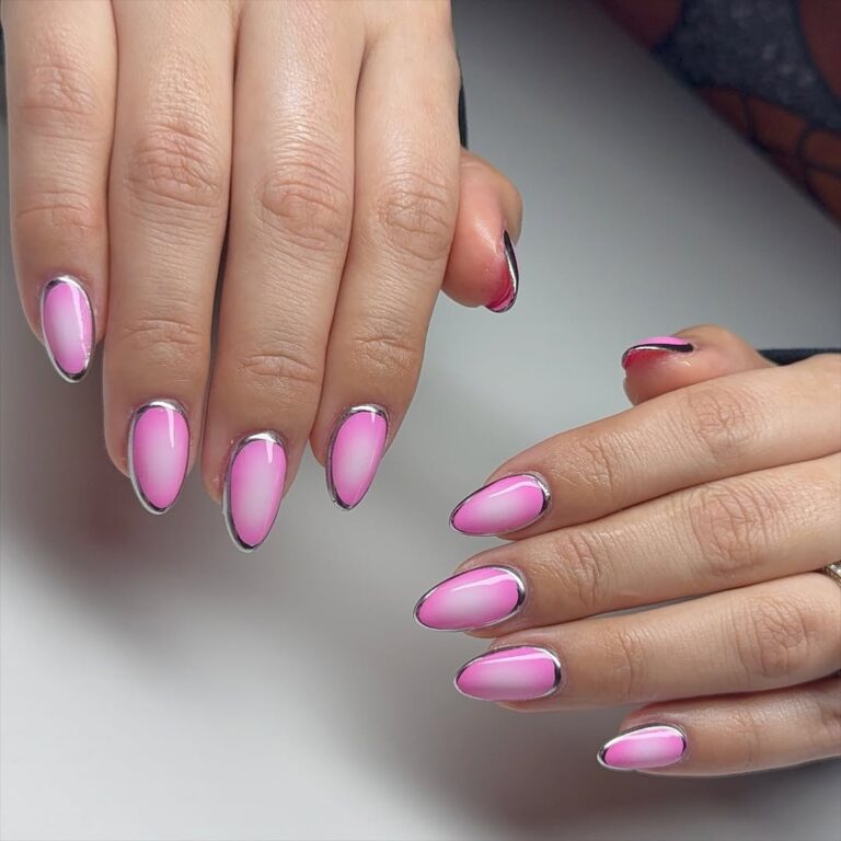 Unhas rosa claro degradê