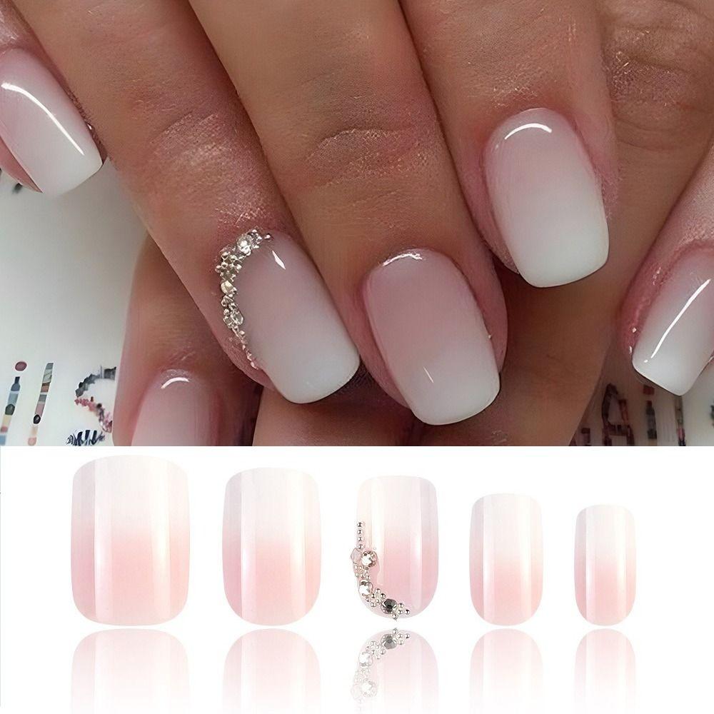 Unhas rosa claro com flores