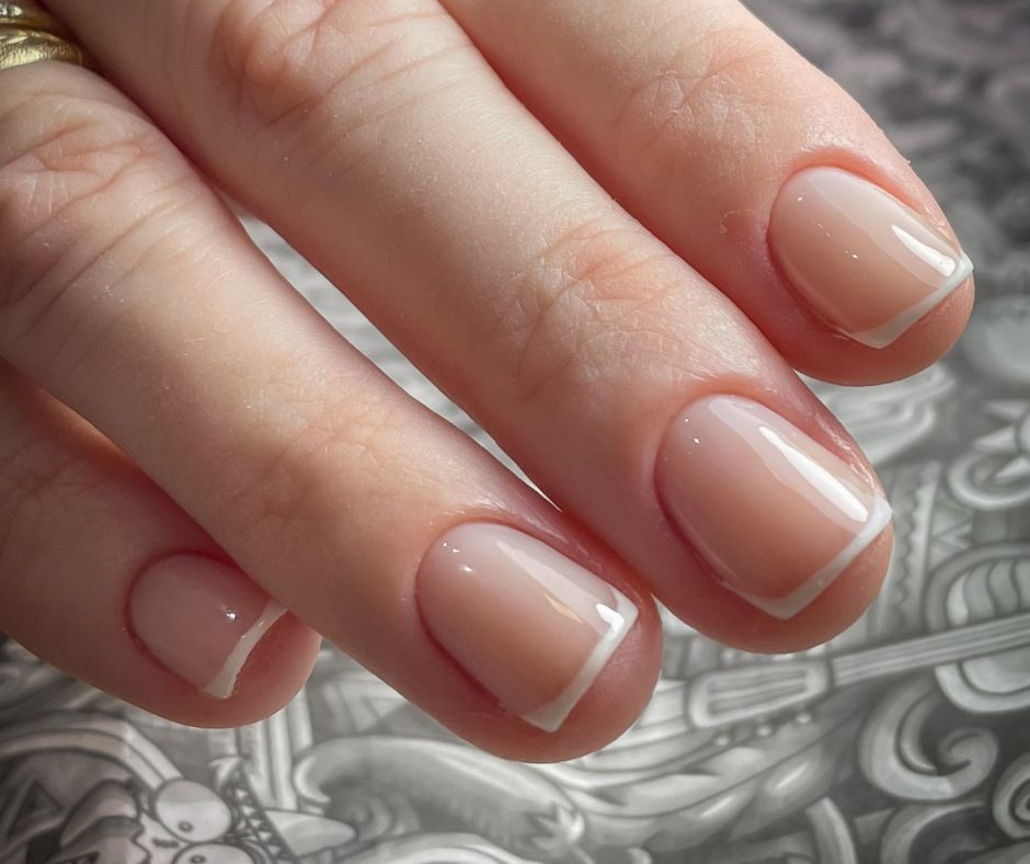 unhas transparentes vs unhas com cor