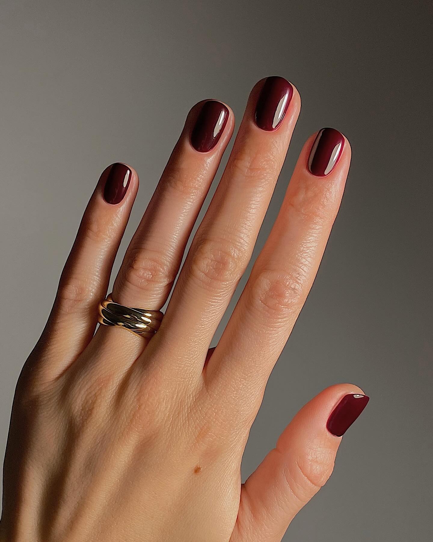 unhas amendoadas curtas