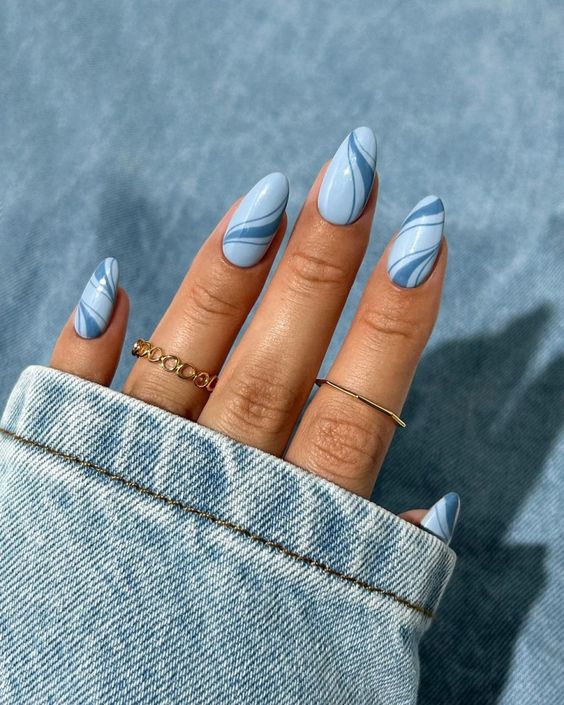 Tendências de nail art azul bebê para 2025