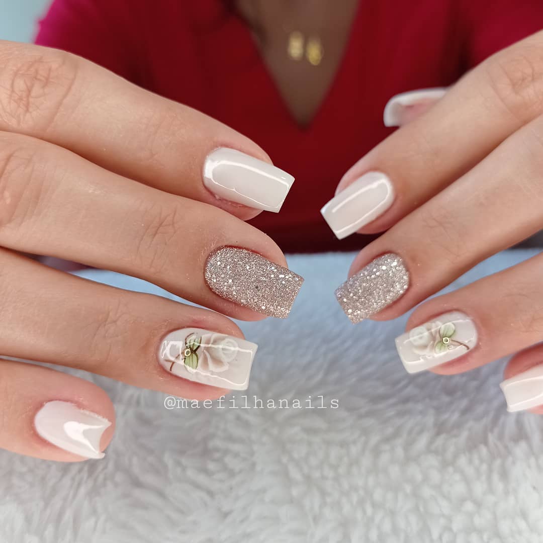 unhas claras decoradas