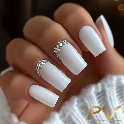 unhas com efeito natural claro