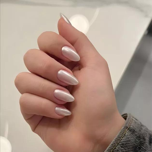 unhas minimalistas claras