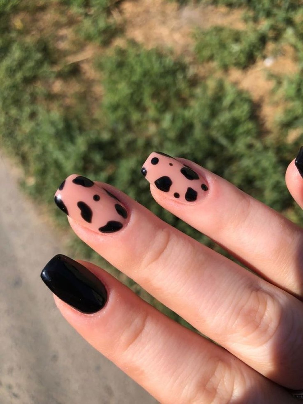 unhas curtas com esmaltação em gel