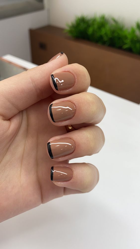 unhas curtas decoradas em gel